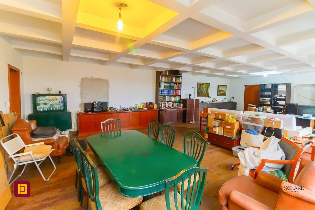Apartamento com 230m², 5 quartos (sendo 1 suíte), 2 garagens, no bairro Agronômica em Florianópolis