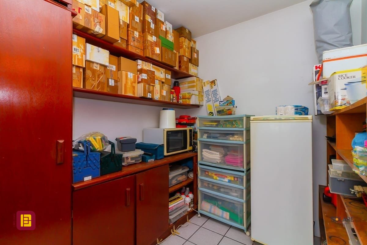 Apartamento com 230m², 5 quartos (sendo 1 suíte), 2 garagens, no bairro Agronômica em Florianópolis
