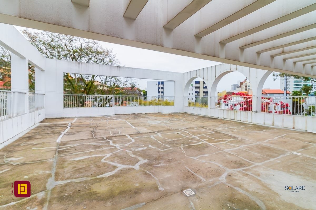 Apartamento com 230m², 5 quartos (sendo 1 suíte), 2 garagens, no bairro Agronômica em Florianópolis