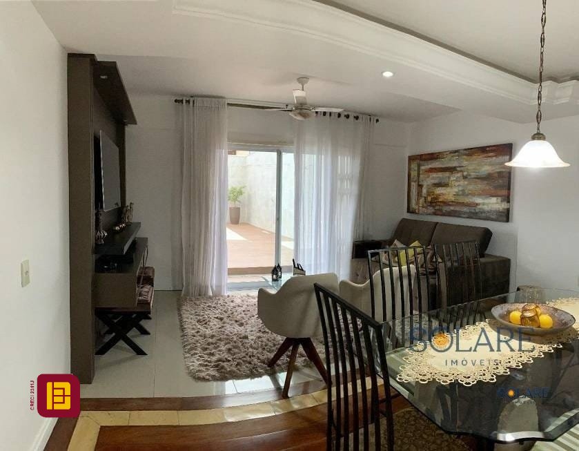 Casa com 214m², 5 quartos (sendo 1 suíte), 4 garagens, no bairro Carianos em Florianópolis