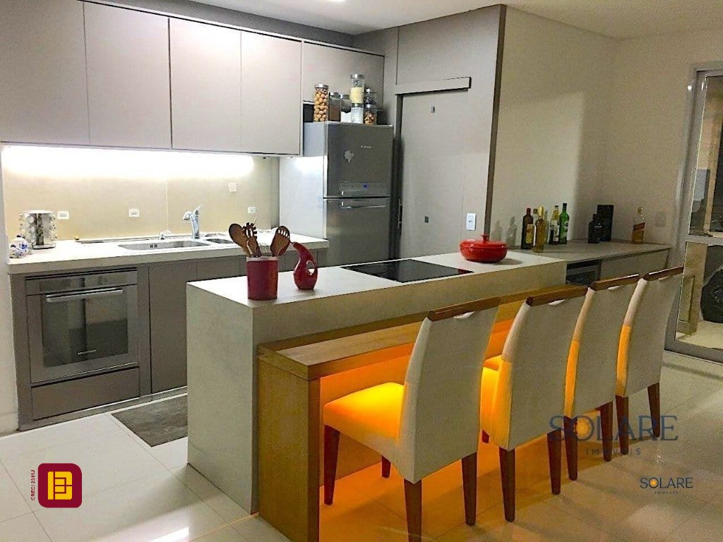 Cobertura com 147m², 2 quartos (sendo 1 suíte), 2 garagens, no bairro Itacorubi em Florianópolis