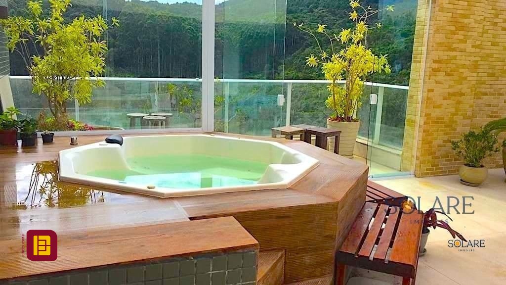 Cobertura com 147m², 2 quartos (sendo 1 suíte), 2 garagens, no bairro Itacorubi em Florianópolis