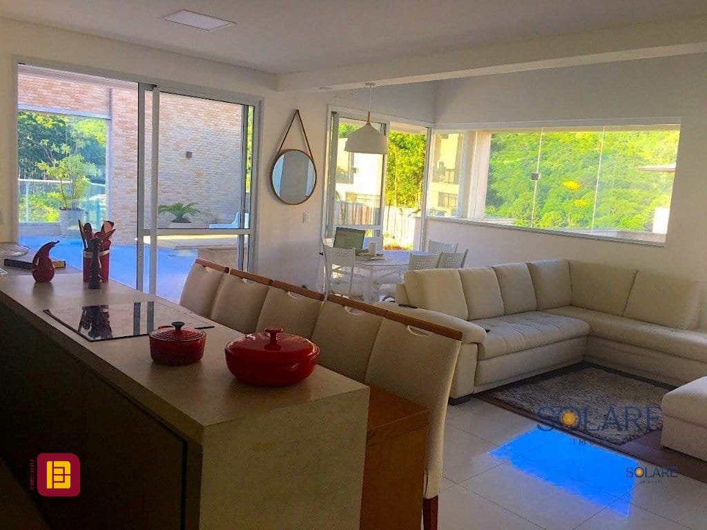 Cobertura com 147m², 2 quartos (sendo 1 suíte), 2 garagens, no bairro Itacorubi em Florianópolis
