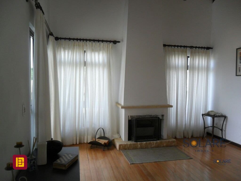Casa com 356m², 7 quartos (sendo 1 suíte), 3 garagens, no bairro Trindade em Florianópolis