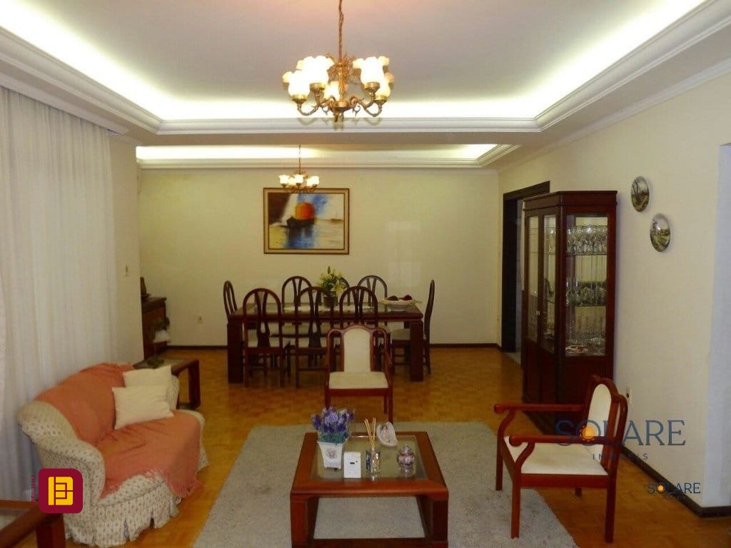 Casa com 356m², 7 quartos (sendo 1 suíte), 3 garagens, no bairro Trindade em Florianópolis