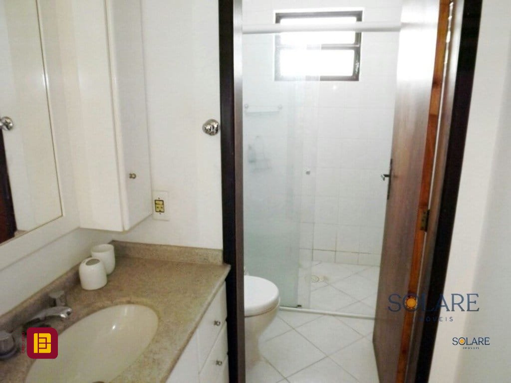 Casa com 356m², 7 quartos (sendo 1 suíte), 3 garagens, no bairro Trindade em Florianópolis