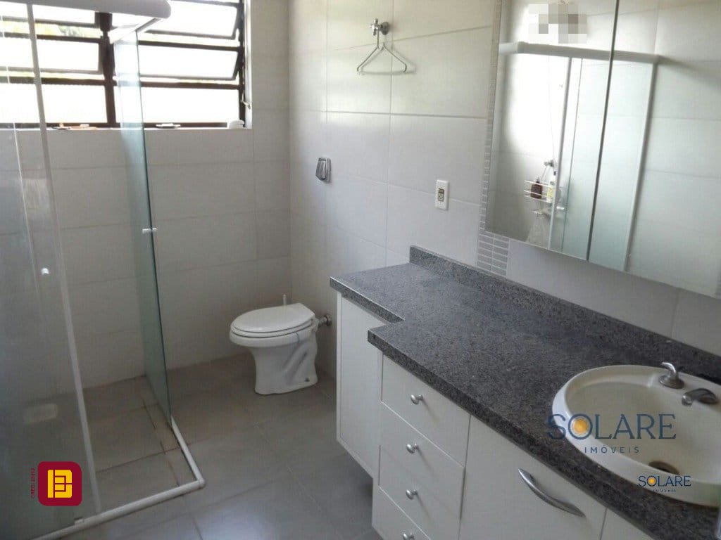 Casa com 356m², 7 quartos (sendo 1 suíte), 3 garagens, no bairro Trindade em Florianópolis