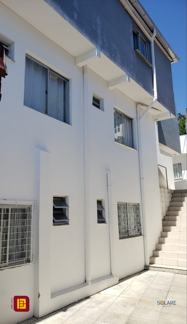 Casa com 700m², 2 garagens, no bairro Trindade em Florianópolis