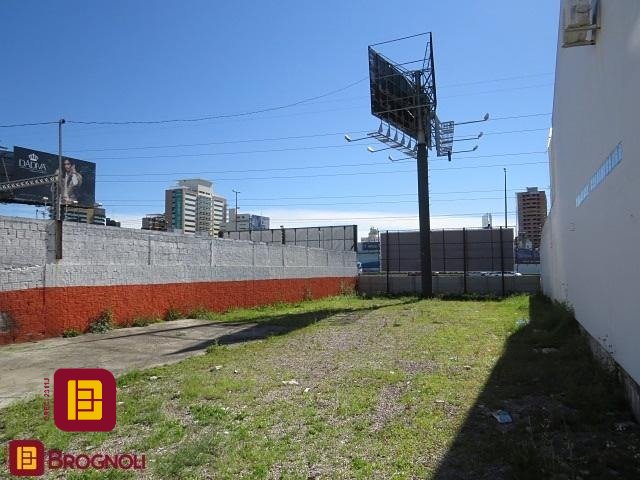 Terreno com 369m², no bairro Campinas em São José