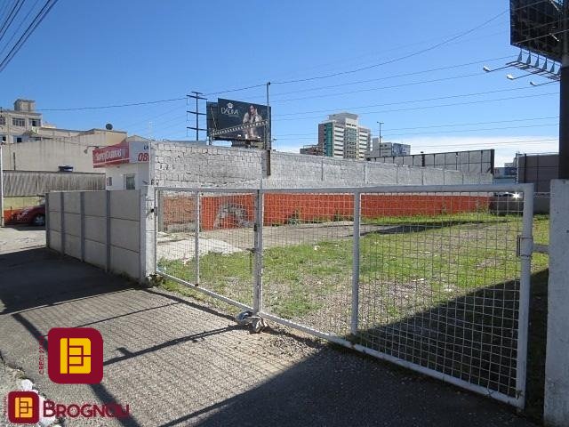 Terreno com 369m², no bairro Campinas em São José