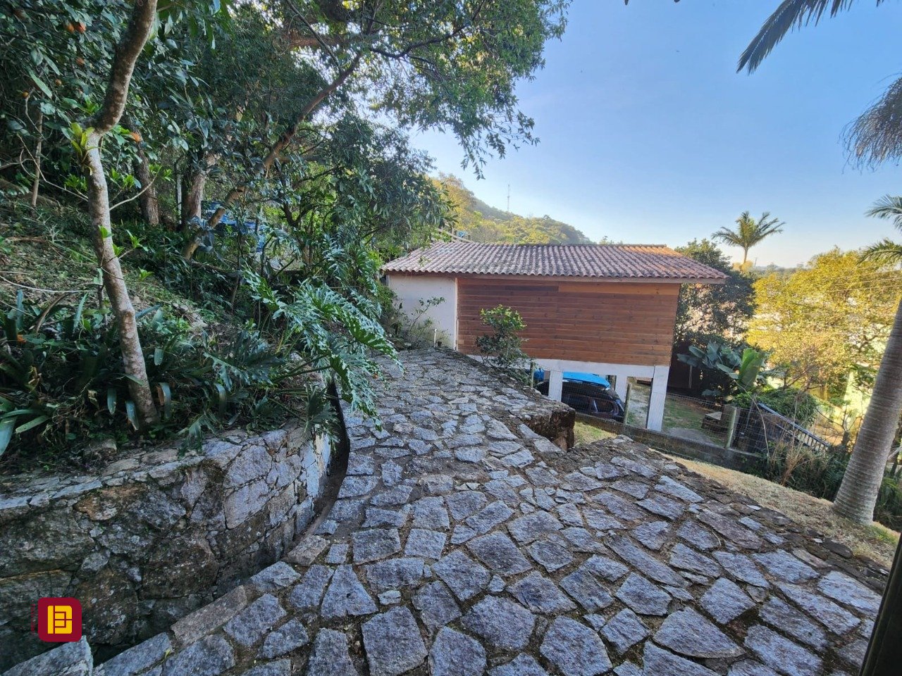 Casa com 130m², 2 quartos, 1 garagem, no bairro Morro das Pedras em Florianópolis