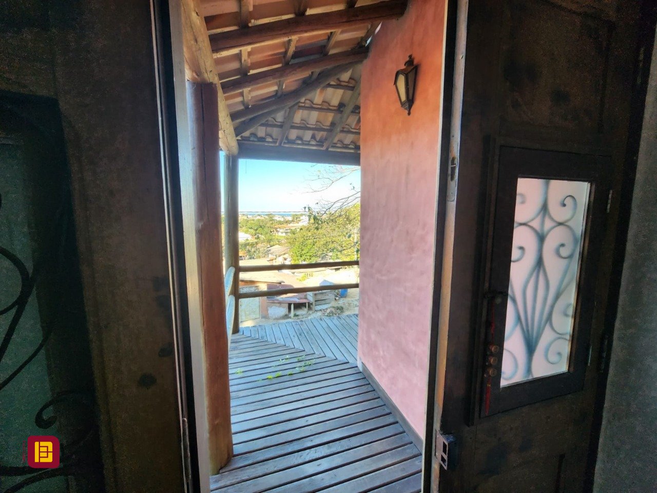 Casa com 130m², 2 quartos, 1 garagem, no bairro Morro das Pedras em Florianópolis