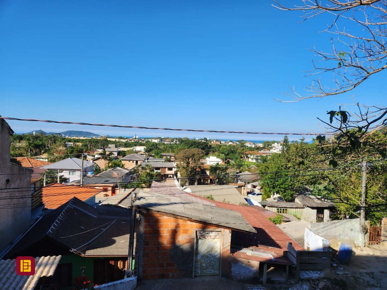 Casa com 130m², 2 quartos, 1 garagem, no bairro Morro das Pedras em Florianópolis