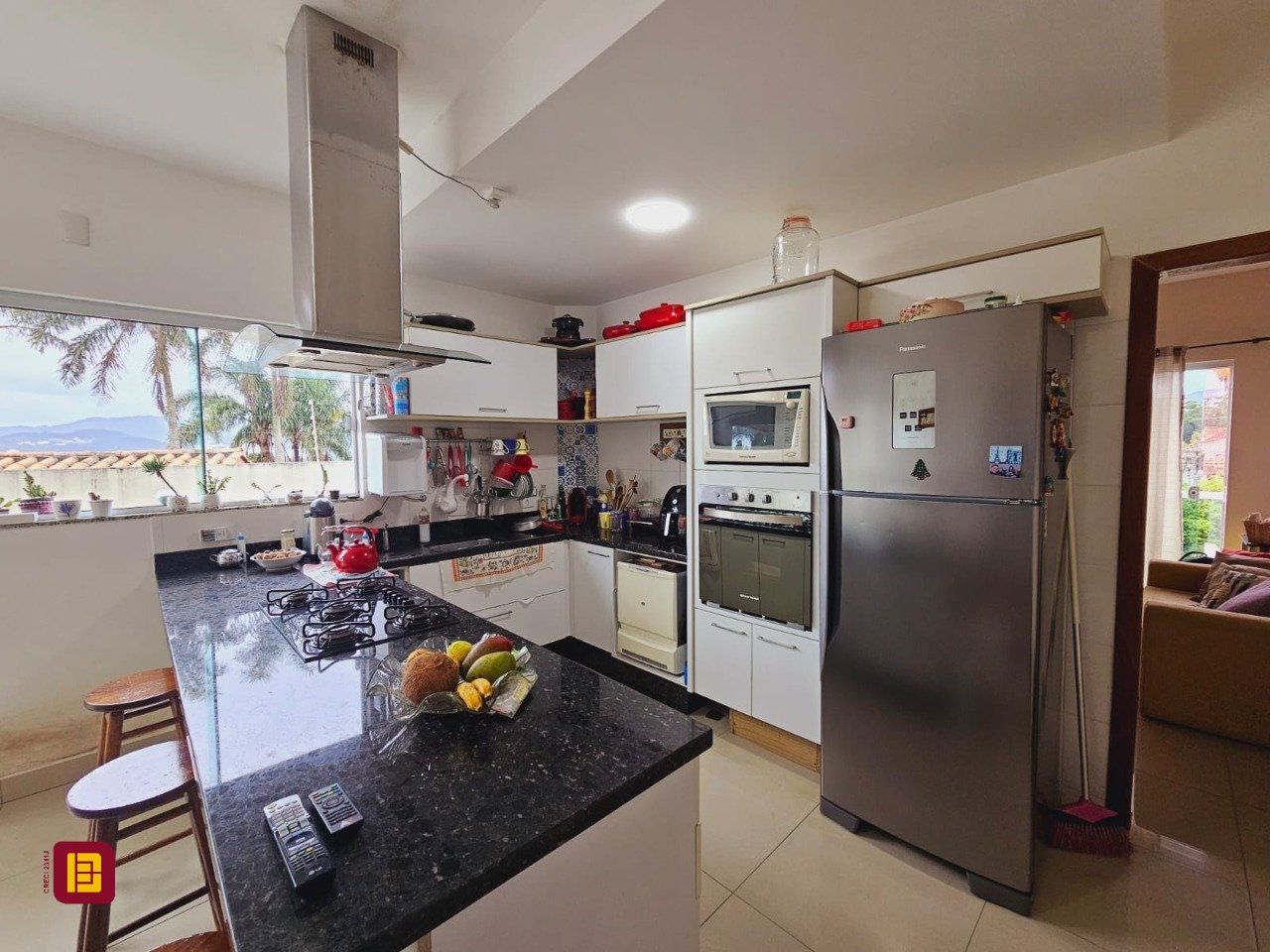 Casa com 291m², 8 quartos (sendo 4 suítes), 3 garagens, no bairro Trindade em Florianópolis