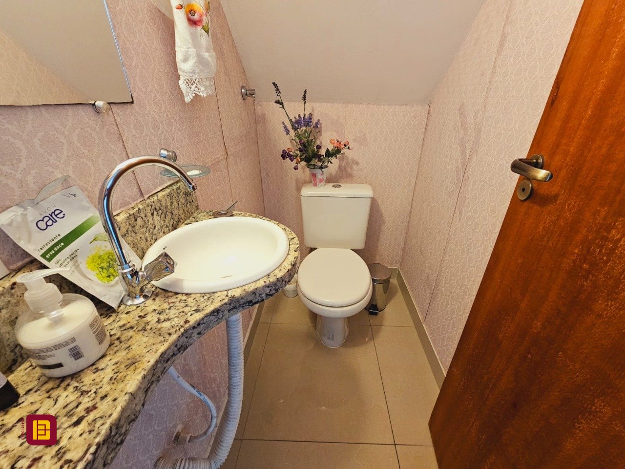 Casa com 291m², 8 quartos (sendo 4 suítes), 3 garagens, no bairro Trindade em Florianópolis
