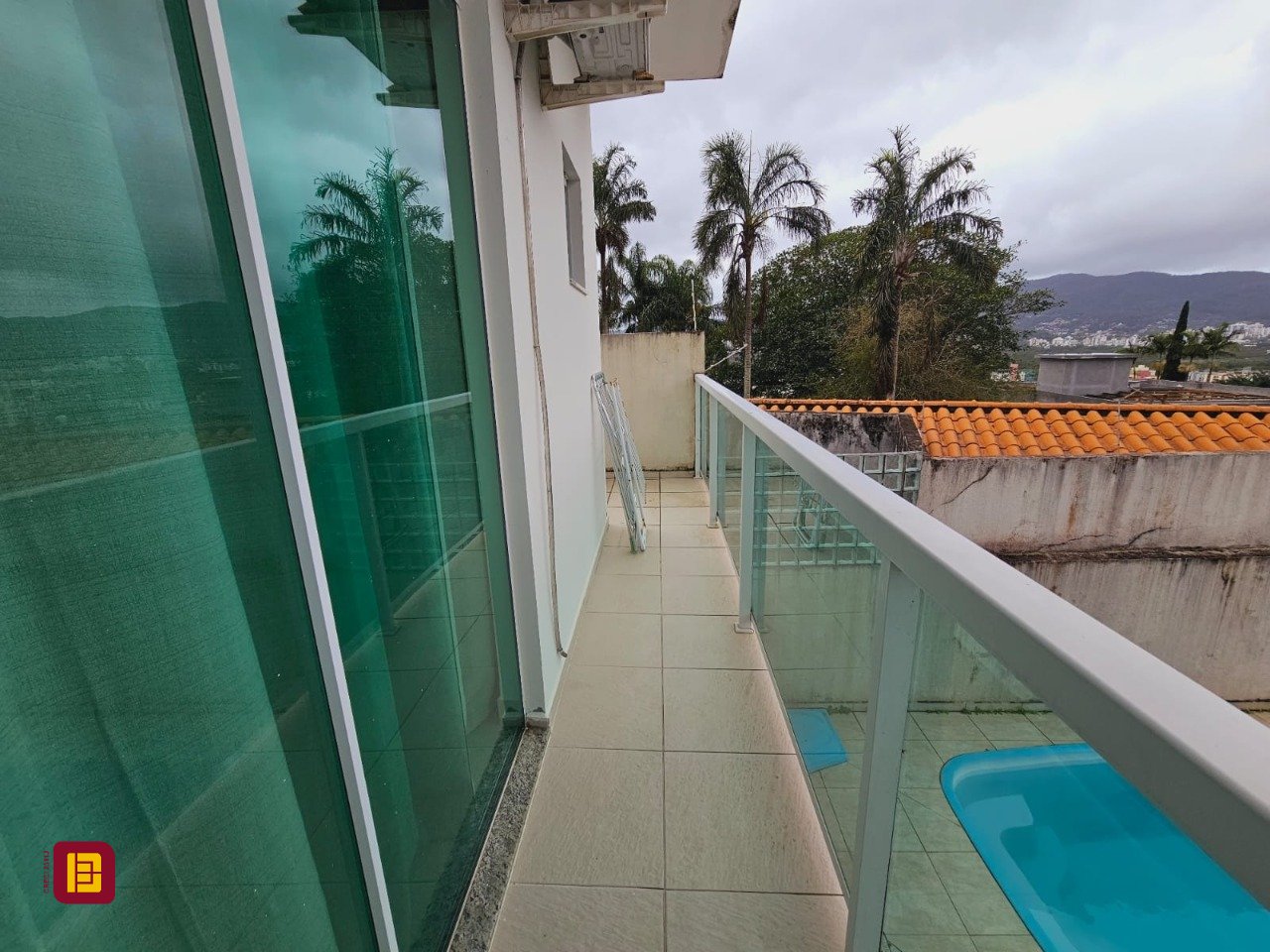 Casa com 291m², 8 quartos (sendo 4 suítes), 3 garagens, no bairro Trindade em Florianópolis