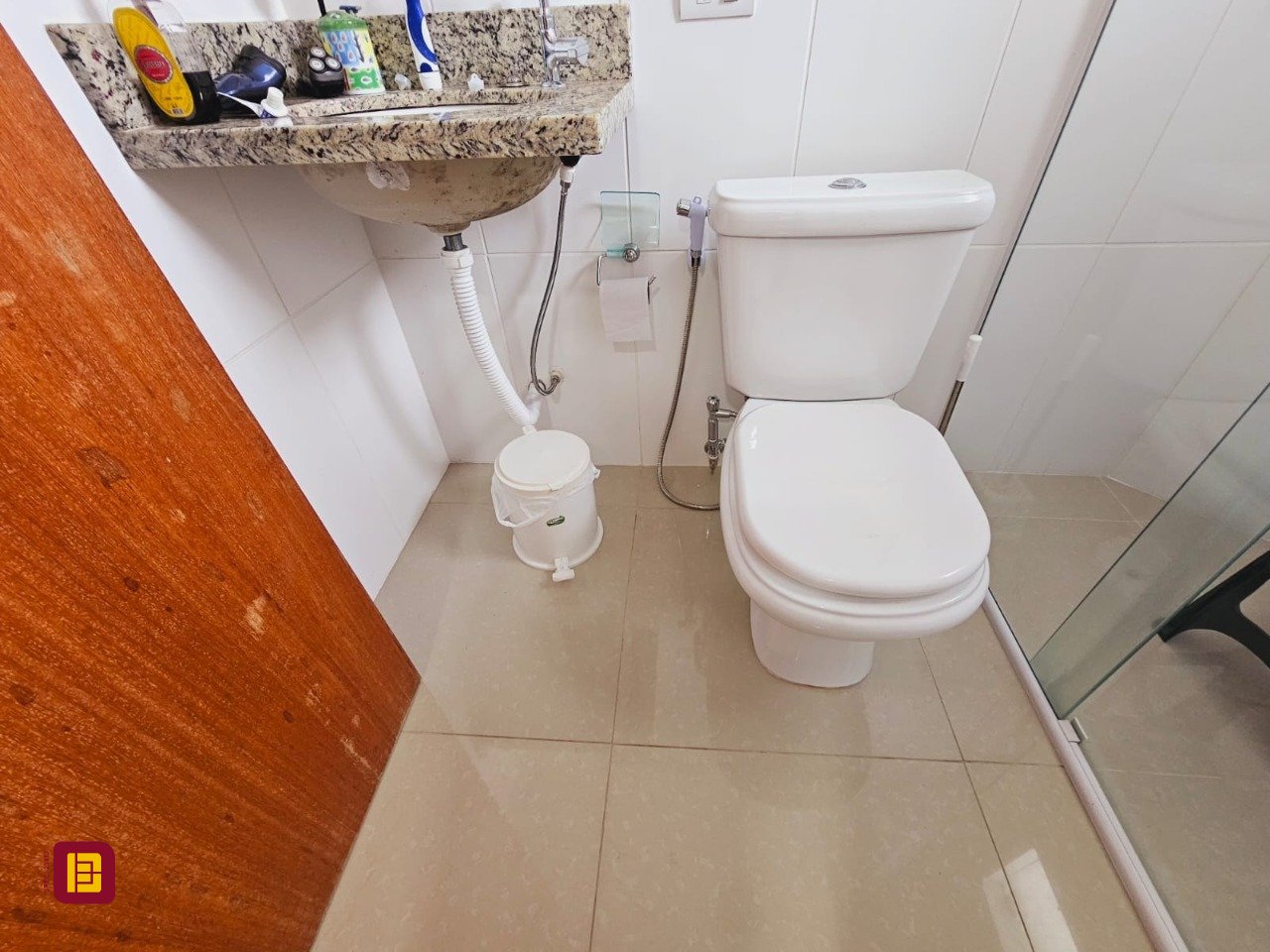 Casa com 291m², 8 quartos (sendo 4 suítes), 3 garagens, no bairro Trindade em Florianópolis
