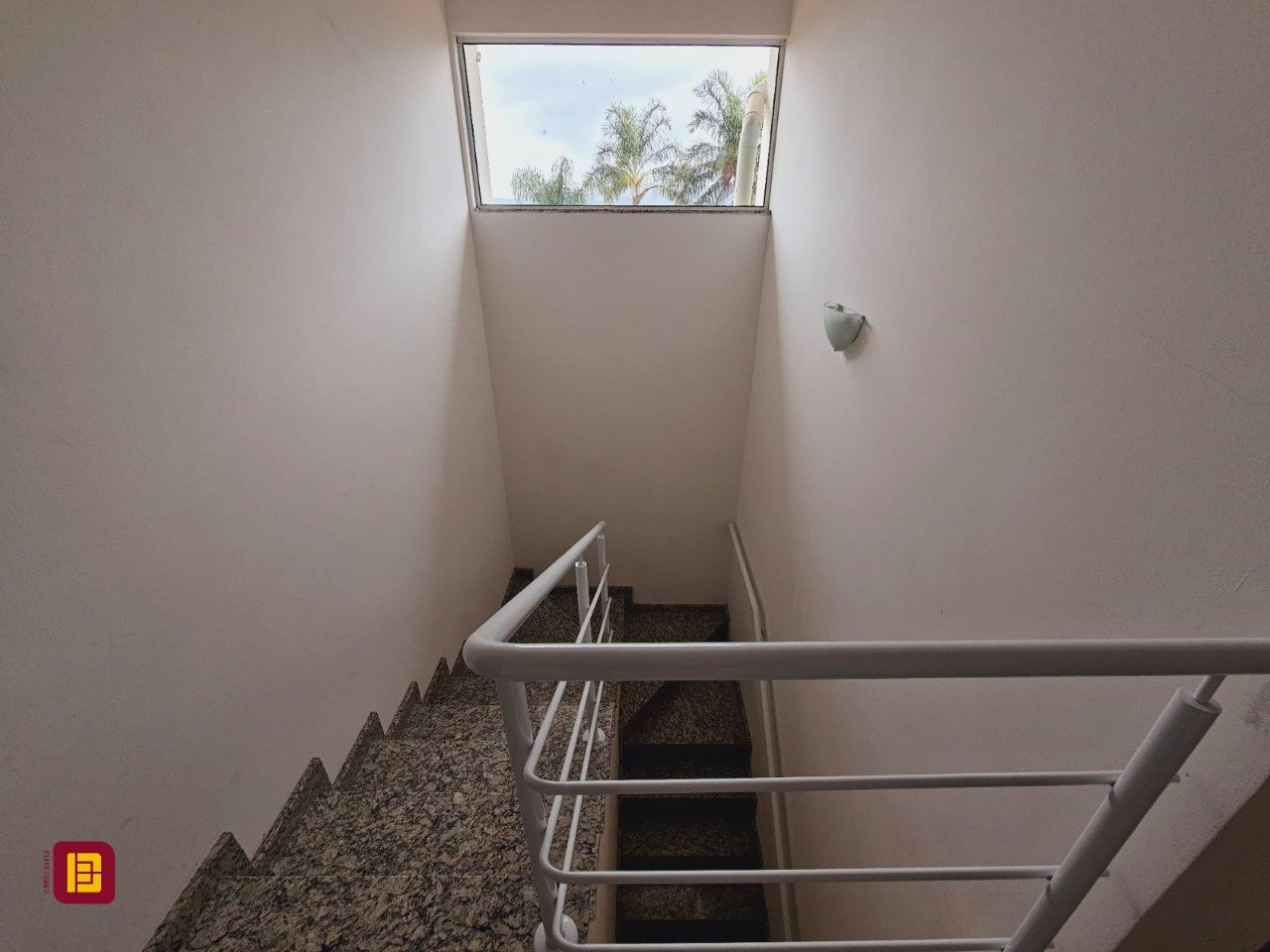 Casa com 291m², 8 quartos (sendo 4 suítes), 3 garagens, no bairro Trindade em Florianópolis