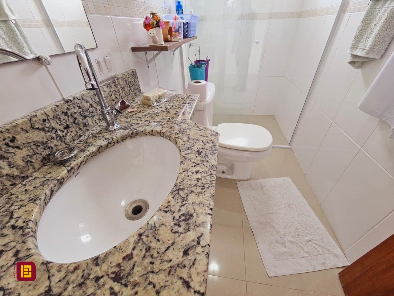 Casa com 291m², 8 quartos (sendo 4 suítes), 3 garagens, no bairro Trindade em Florianópolis