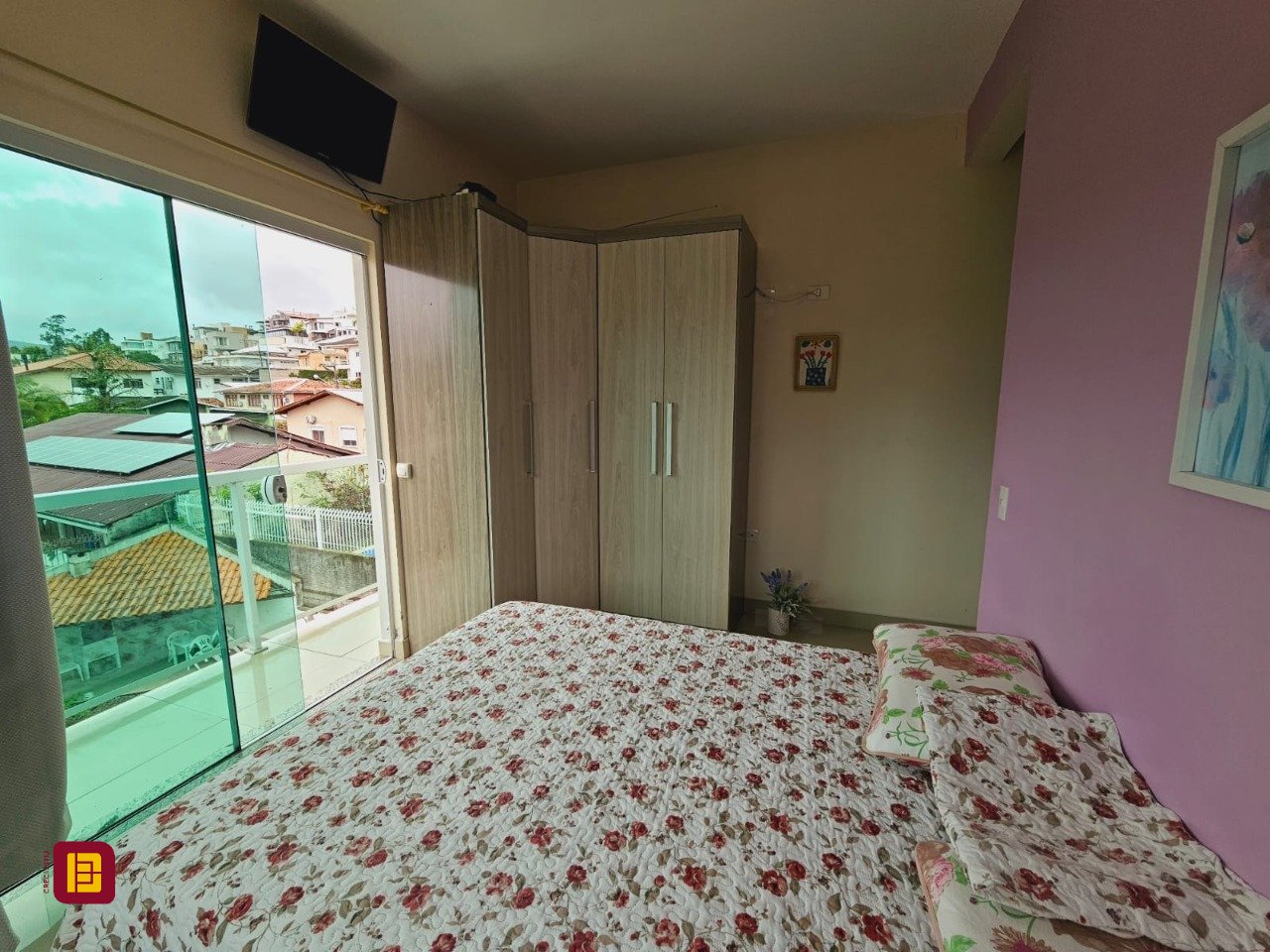 Casa com 291m², 8 quartos (sendo 4 suítes), 3 garagens, no bairro Trindade em Florianópolis