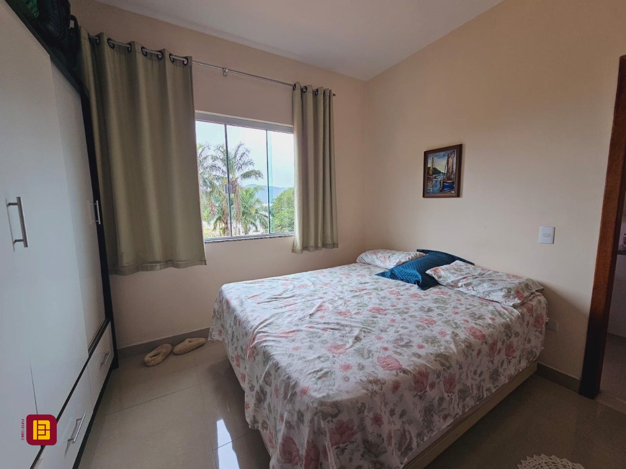 Casa com 291m², 8 quartos (sendo 4 suítes), 3 garagens, no bairro Trindade em Florianópolis