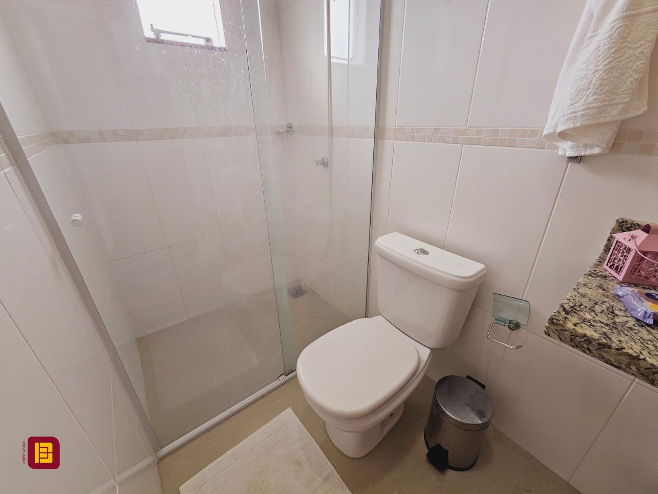 Casa com 291m², 8 quartos (sendo 4 suítes), 3 garagens, no bairro Trindade em Florianópolis