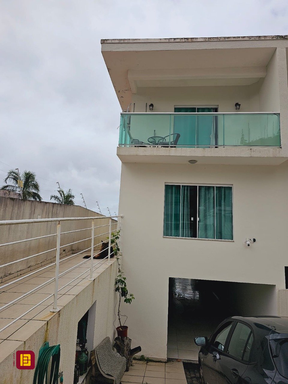Casa com 291m², 8 quartos (sendo 4 suítes), 3 garagens, no bairro Trindade em Florianópolis