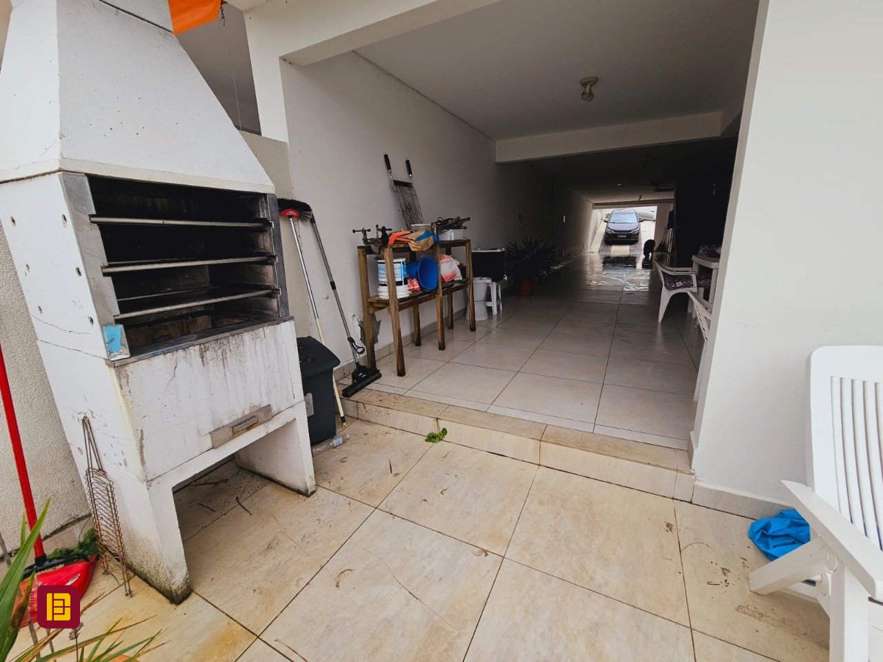 Casa com 291m², 8 quartos (sendo 4 suítes), 3 garagens, no bairro Trindade em Florianópolis