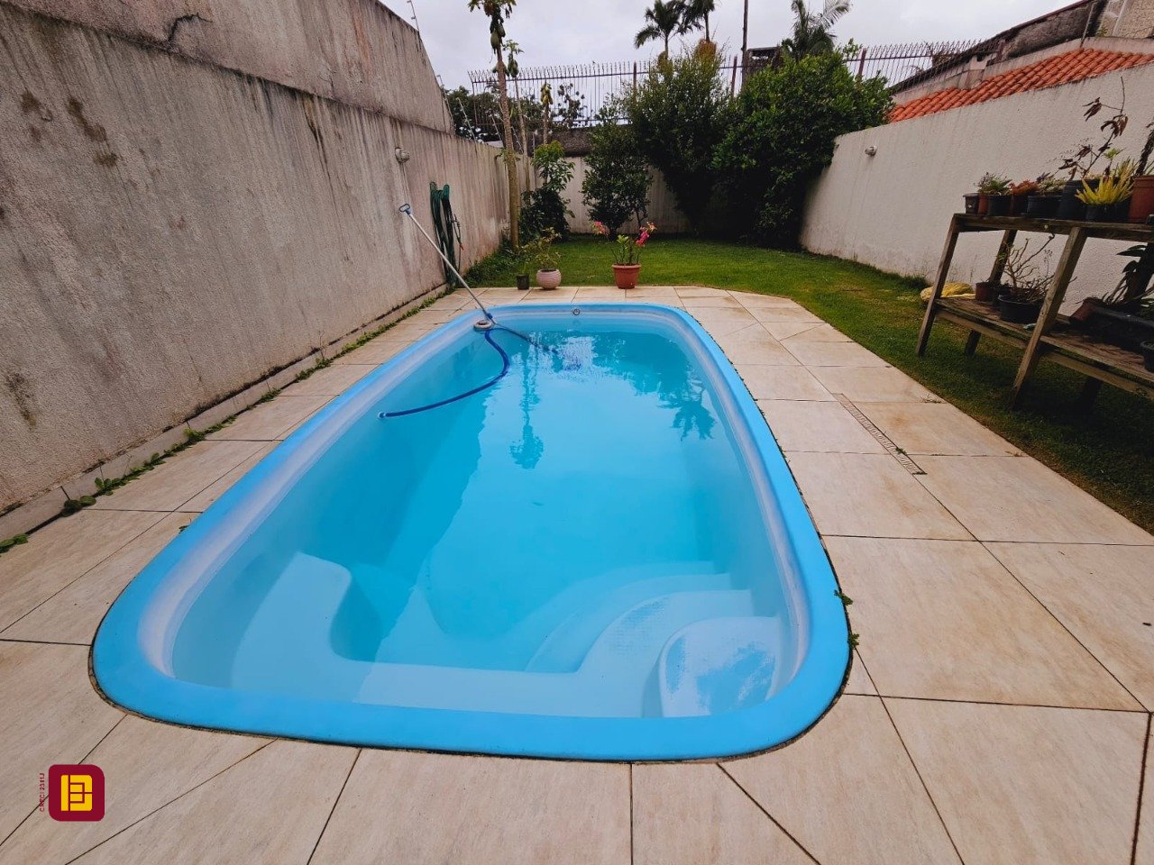 Casa com 291m², 8 quartos (sendo 4 suítes), 3 garagens, no bairro Trindade em Florianópolis