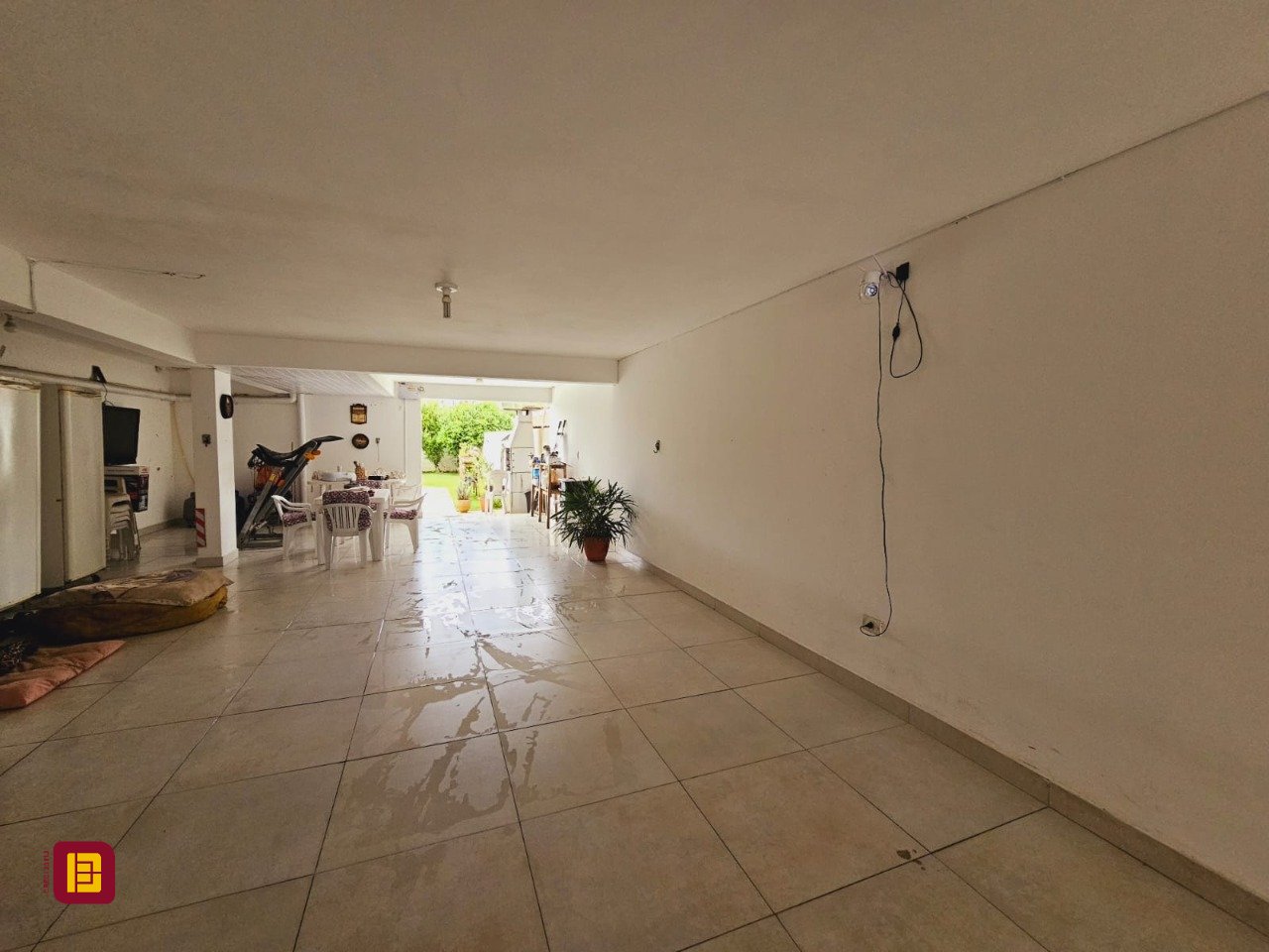 Casa com 291m², 8 quartos (sendo 4 suítes), 3 garagens, no bairro Trindade em Florianópolis