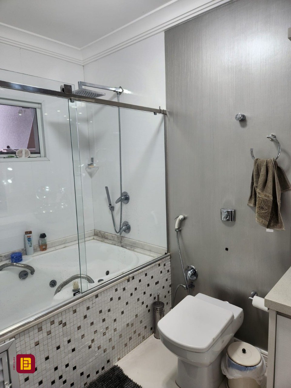 Casa com 278m², 4 quartos (sendo 1 suíte), 3 garagens, no bairro Canasvieiras em Florianópolis