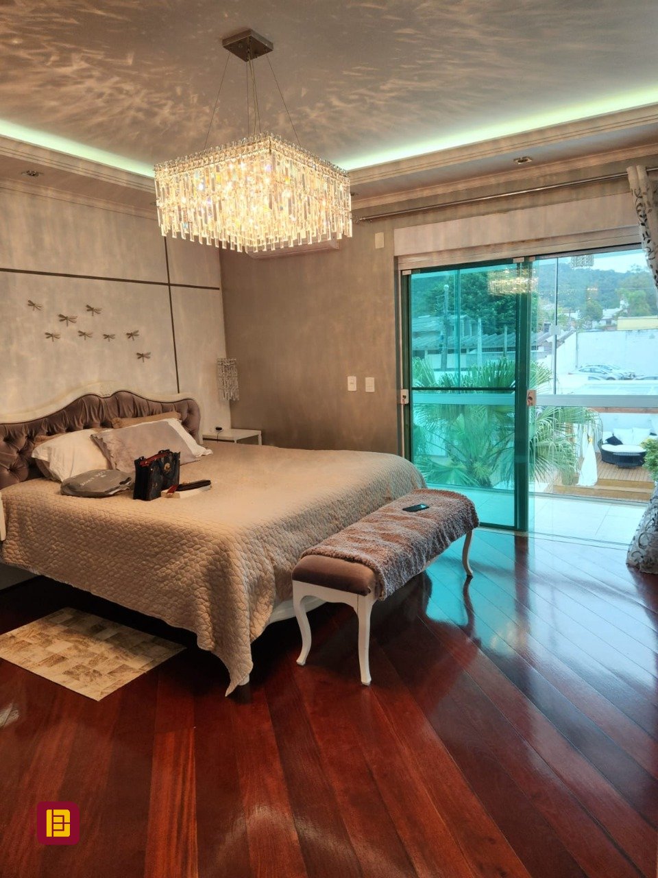 Casa com 278m², 4 quartos (sendo 1 suíte), 3 garagens, no bairro Canasvieiras em Florianópolis