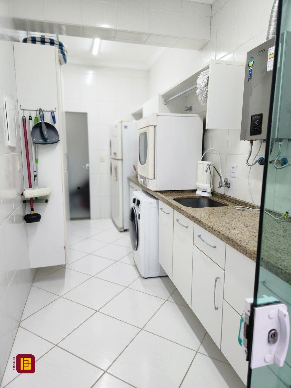 Casa com 278m², 4 quartos (sendo 1 suíte), 3 garagens, no bairro Canasvieiras em Florianópolis