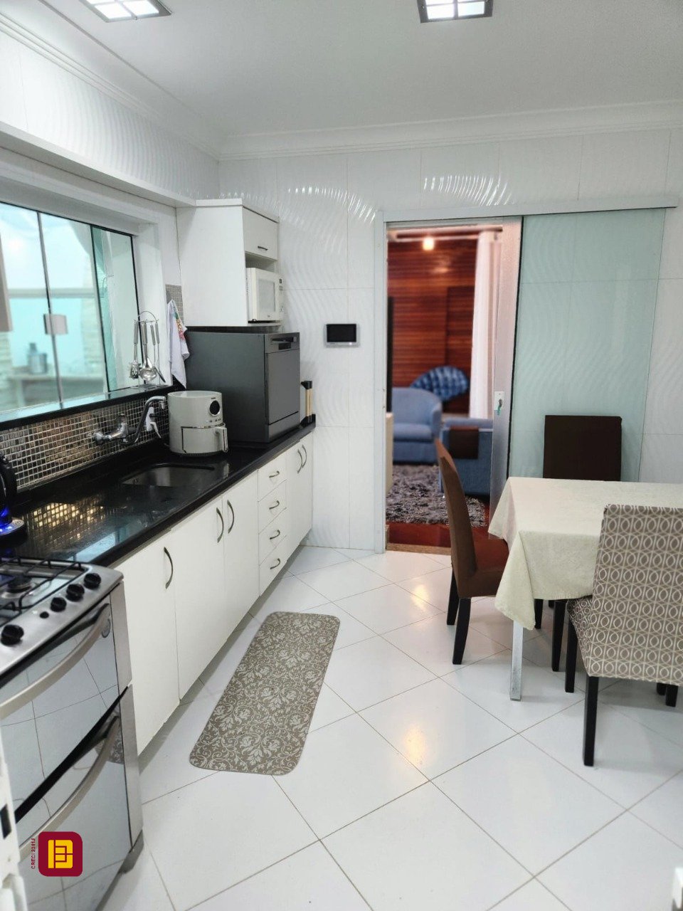 Casa com 278m², 4 quartos (sendo 1 suíte), 3 garagens, no bairro Canasvieiras em Florianópolis