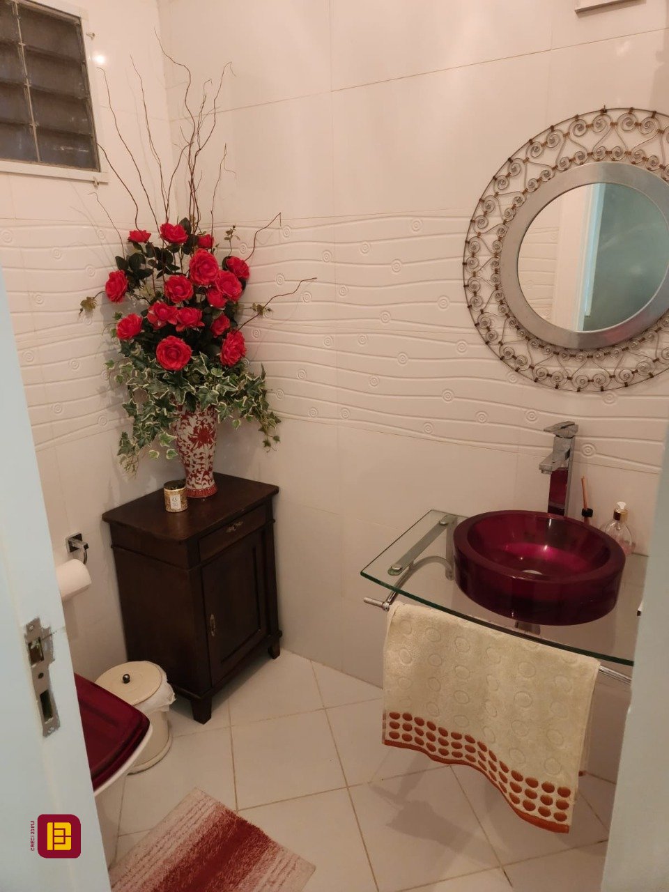 Casa com 278m², 4 quartos (sendo 1 suíte), 3 garagens, no bairro Canasvieiras em Florianópolis