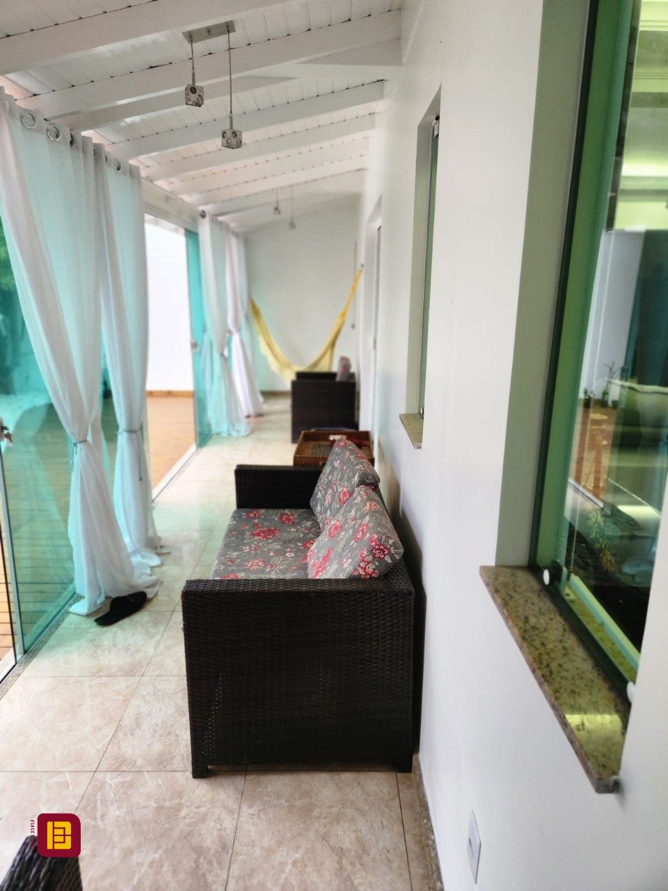 Casa com 278m², 4 quartos (sendo 1 suíte), 3 garagens, no bairro Canasvieiras em Florianópolis