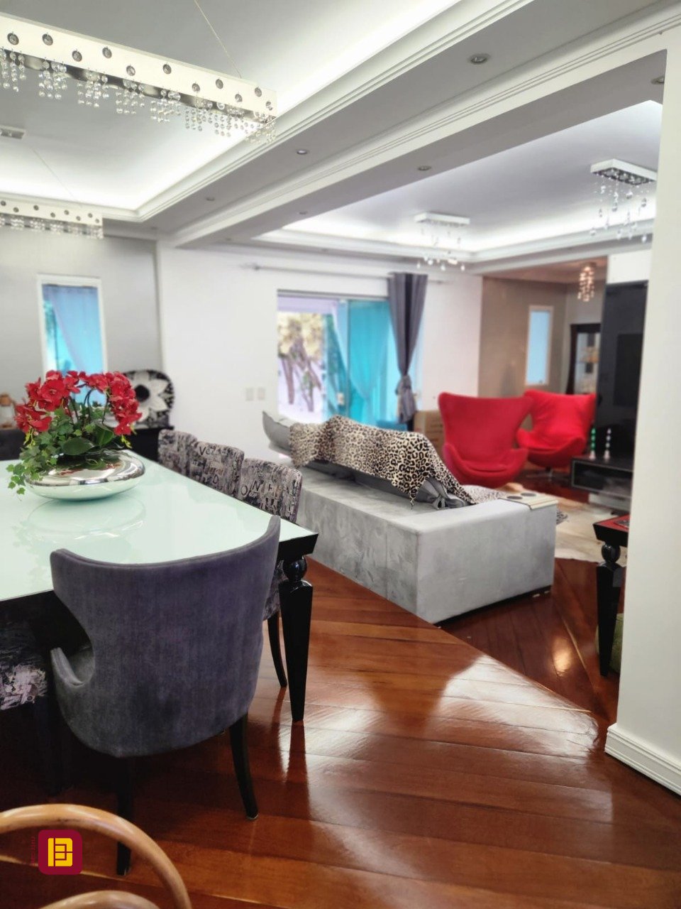 Casa com 278m², 4 quartos (sendo 1 suíte), 3 garagens, no bairro Canasvieiras em Florianópolis