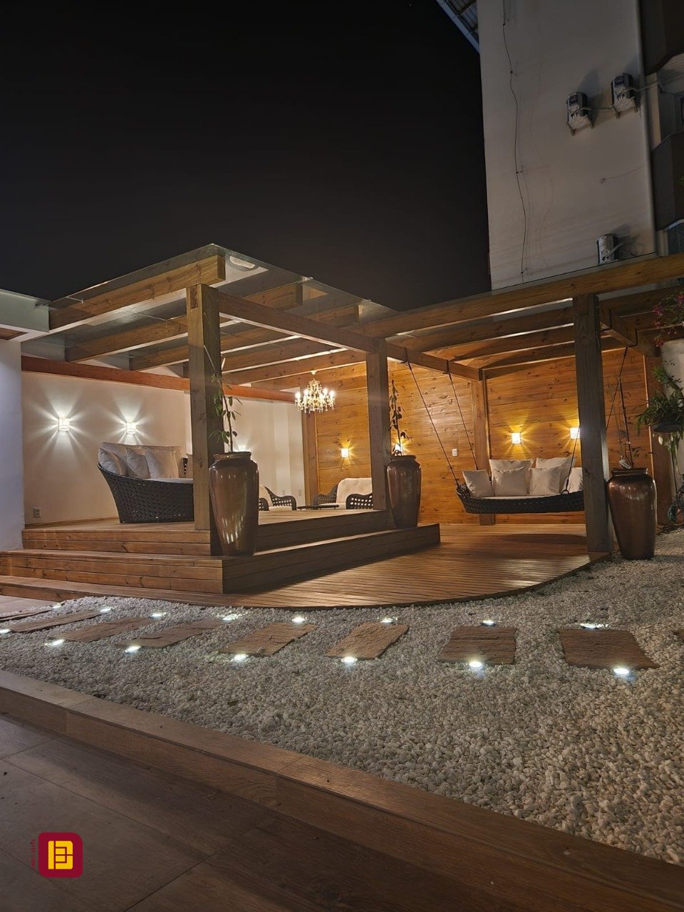 Casa com 278m², 4 quartos (sendo 1 suíte), 3 garagens, no bairro Canasvieiras em Florianópolis