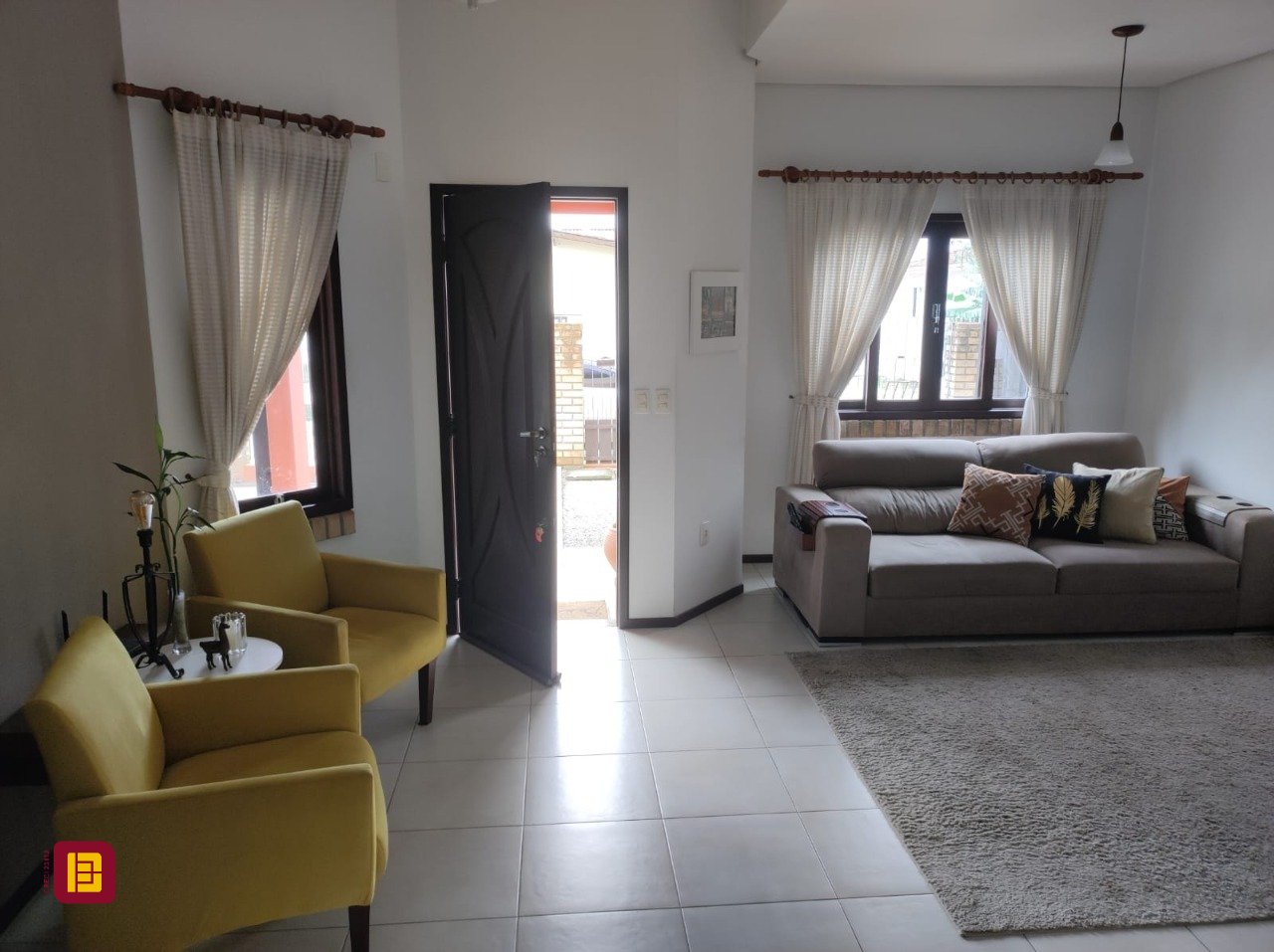 Casa com 143m², 4 quartos (sendo 1 suíte), 2 garagens, no bairro Centro em São José