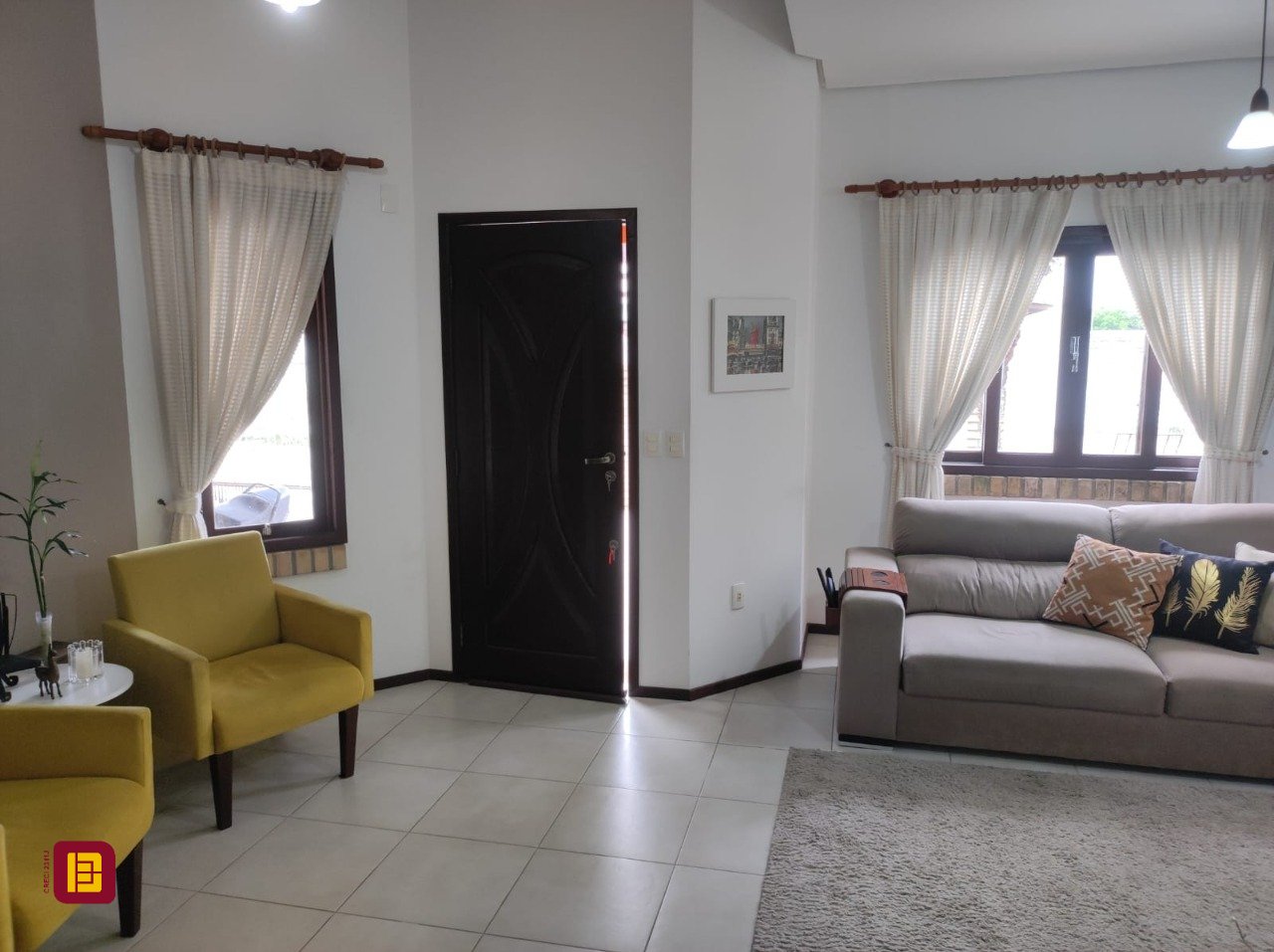 Casa com 143m², 4 quartos (sendo 1 suíte), 2 garagens, no bairro Centro em São José