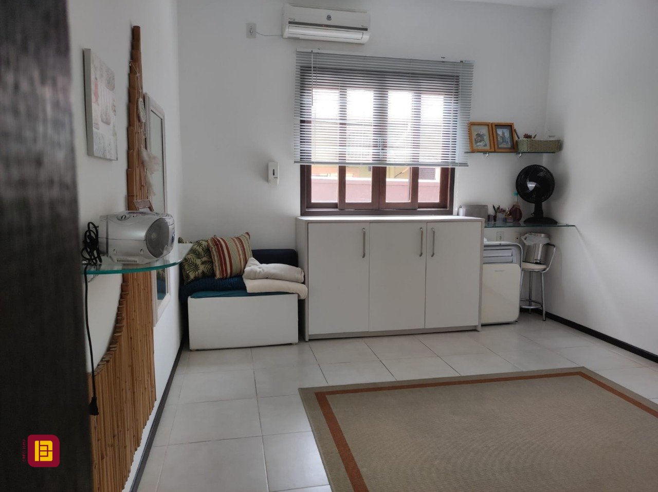 Casa com 143m², 4 quartos (sendo 1 suíte), 2 garagens, no bairro Centro em São José