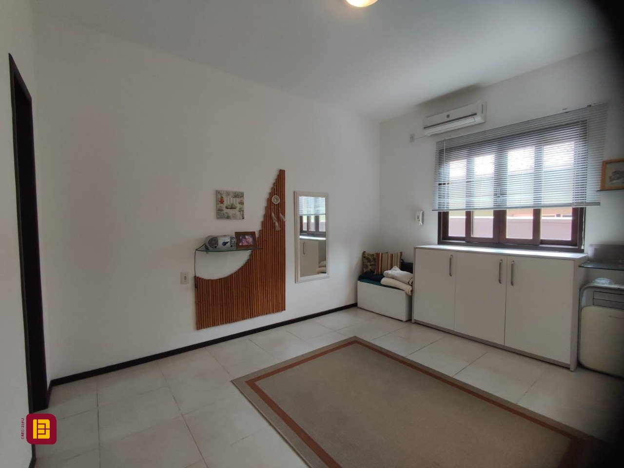 Casa com 143m², 4 quartos (sendo 1 suíte), 2 garagens, no bairro Centro em São José