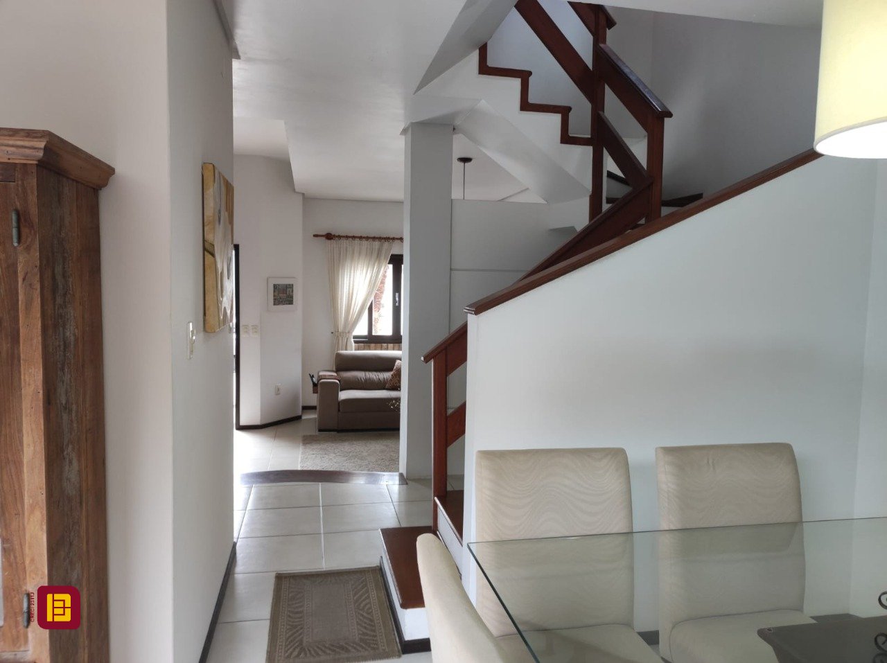 Casa com 143m², 4 quartos (sendo 1 suíte), 2 garagens, no bairro Centro em São José