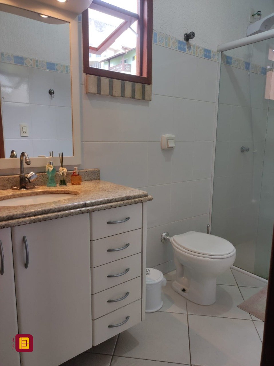 Casa com 143m², 4 quartos (sendo 1 suíte), 2 garagens, no bairro Centro em São José