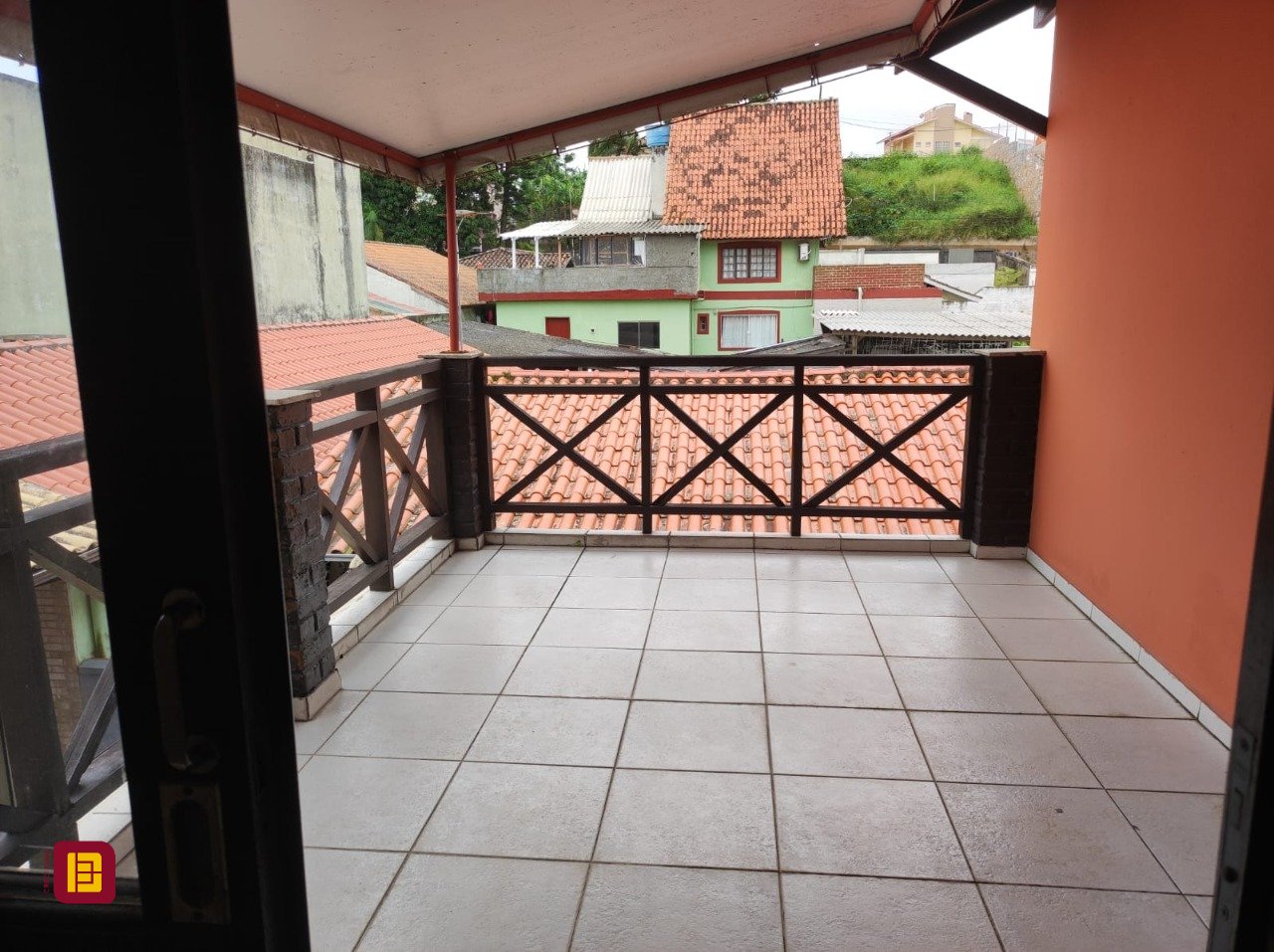 Casa com 143m², 4 quartos (sendo 1 suíte), 2 garagens, no bairro Centro em São José