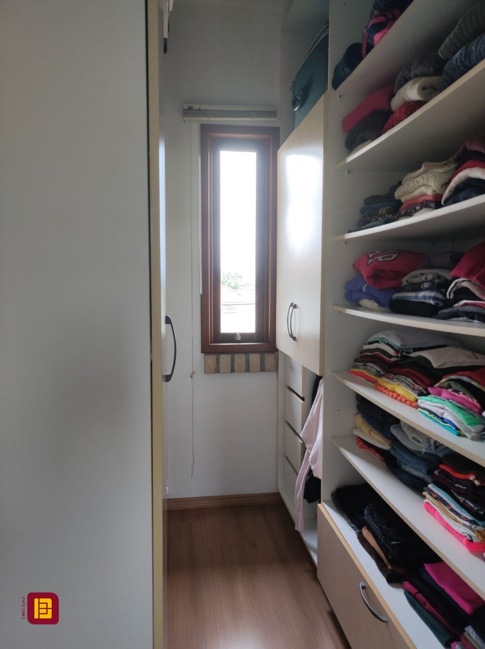 Casa com 143m², 4 quartos (sendo 1 suíte), 2 garagens, no bairro Centro em São José