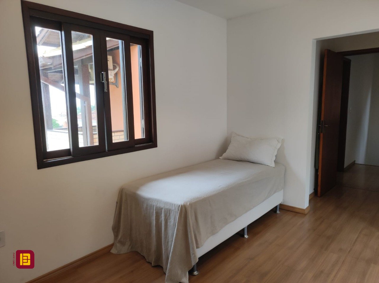Casa com 143m², 4 quartos (sendo 1 suíte), 2 garagens, no bairro Centro em São José