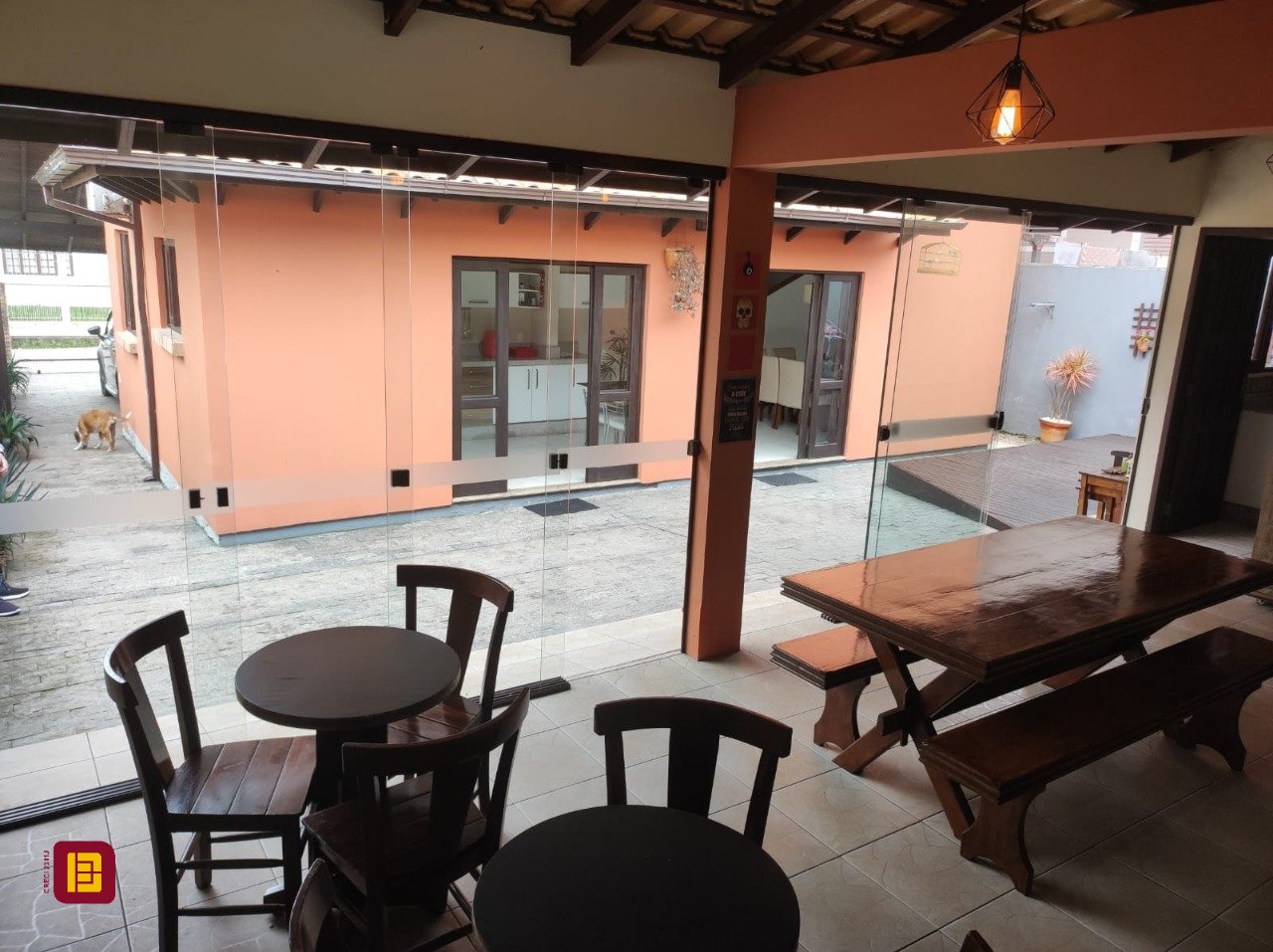 Casa com 143m², 4 quartos (sendo 1 suíte), 2 garagens, no bairro Centro em São José