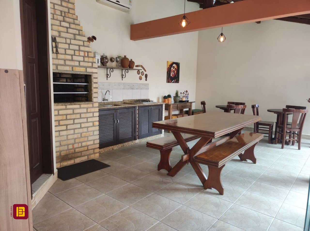 Casa com 143m², 4 quartos (sendo 1 suíte), 2 garagens, no bairro Centro em São José