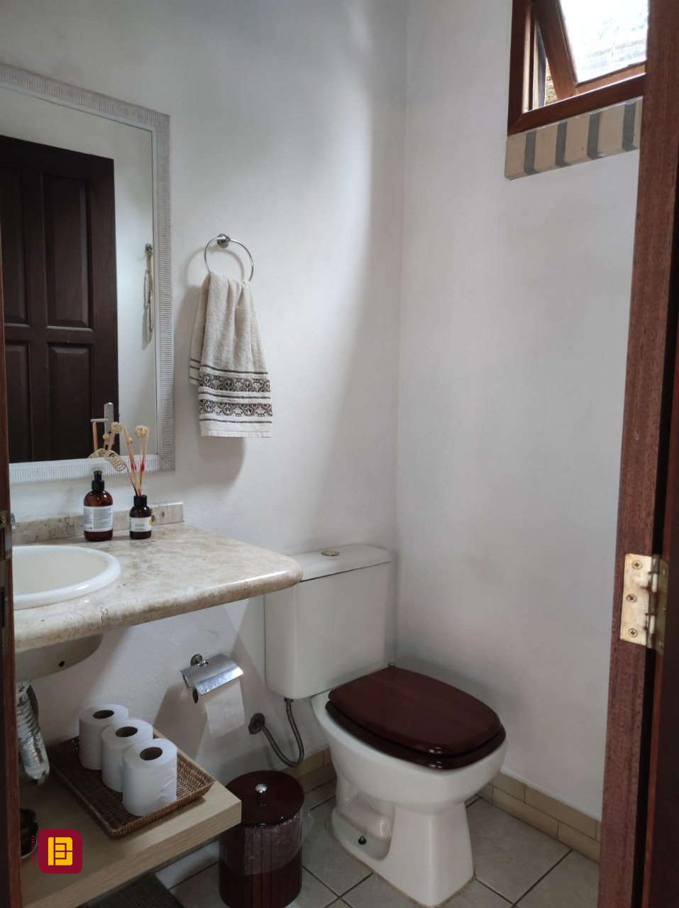 Casa com 143m², 4 quartos (sendo 1 suíte), 2 garagens, no bairro Centro em São José